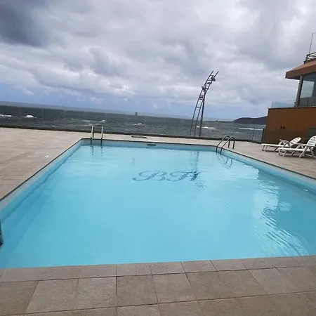 En Primera Linea De Playa Y Vistas Al Mar Y Piscina Appartement